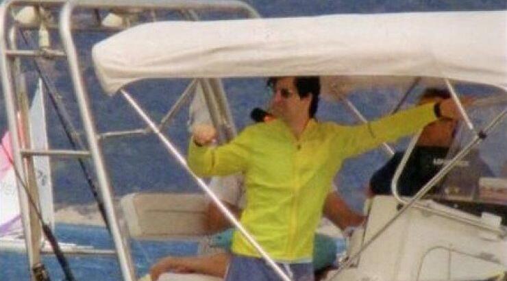 Ο Σάκης και η φθινοπωρινή απόδραση με το σκάφος