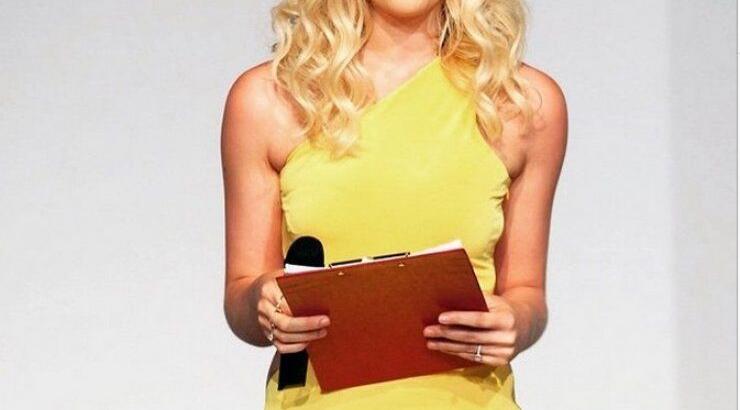 Άντρη Καραντώνη: Δείτε την με μαγιό σε παραλία 