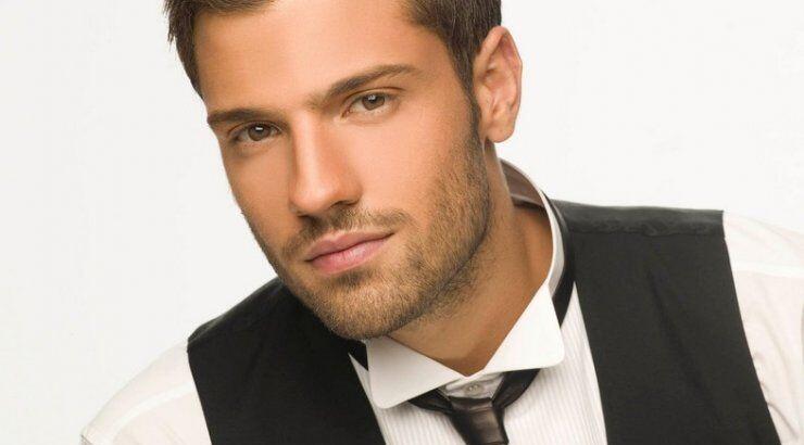 Κωνσταντίνος Αργυρός: Η έκπληξη στο αεροδρόμιο Λάρνακας απο τις θαυμάστριες του