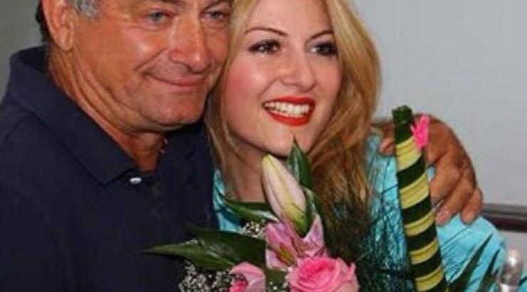 Mαρία Έλενα Κυριάκου: Δακρυσμένη με την υποδοχή συγγενών και φίλων στη Λάρνακα