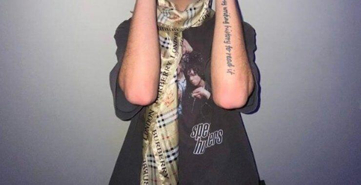 Έλληνας τράπερ συνελήφθη με ποσότητα χασίς! Του πέρασαν χειροπέδες