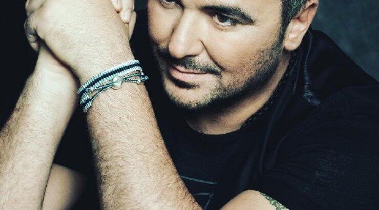 Αντώνης Ρέμος: Παραδέχθηκε on camera πως παντρεύτηκε και δεν το πήρε κανείς χαμπάρι!