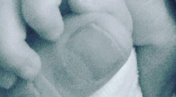 Ο Έλληνας ηθοποιός μας δείχνει πως περνάει στο σπίτι με το νεογέννητο γιο του