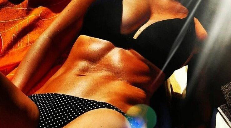 Οι κοιλιακοί Κύπριας παρουσιάστριας που εντυπωσιάζουν 