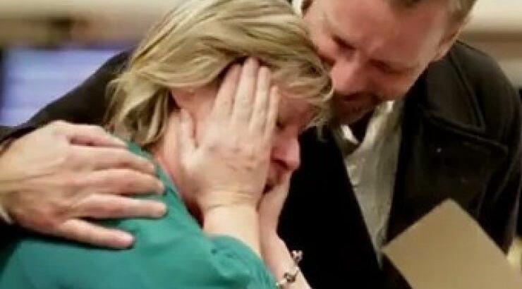 Το θαύμα των Χριστουγέννων: Πως μια αεροπορική εταιρεία έκανε τους επιβάτες της να βάλουν τα κλάματα