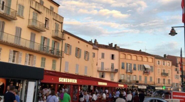 Επώνυμο ζευγάρι γιορτάζει την επέτειο του γάμου τους στο μαγευτικό Saint Tropez