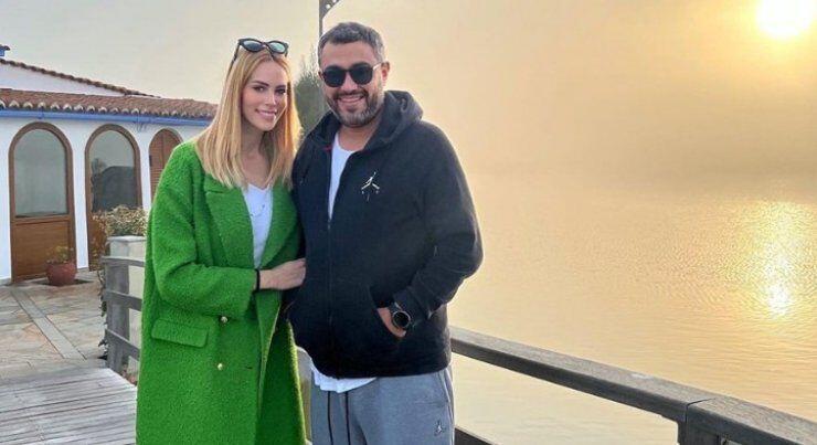 Στέλλα Δημητρίου: Το τρυφερό φιλί του συντρόφου της στη φουσκωμένη κοιλιά της! Κάνουν διακοπές στη Λεμεσό