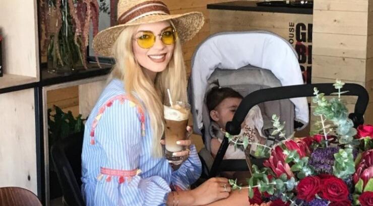 Δείτε την κόρη της Άντρης Καραντώνη να κάνει τα πρώτα της βήματα!