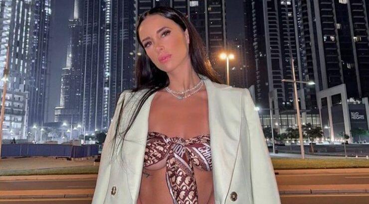 Tζούλια Καραγιάννη: Κάνει διακοπές στη Λεμεσό και πόζαρε ολόγυμνη στο μπάνιο