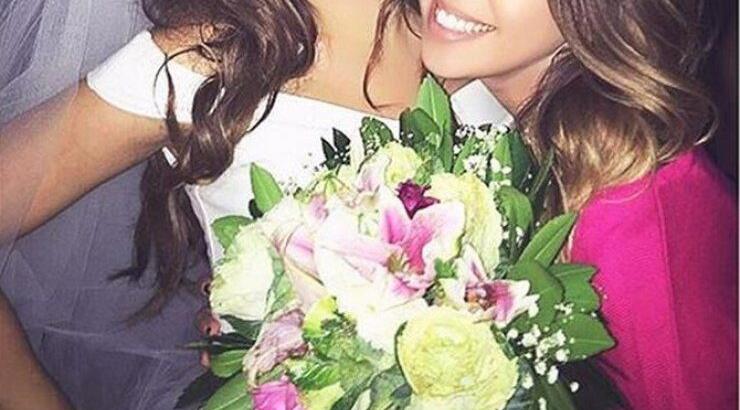 Με νυφικό και σε gay bar Ελληνίδα τραγουδίστρια πριν τον γάμο της