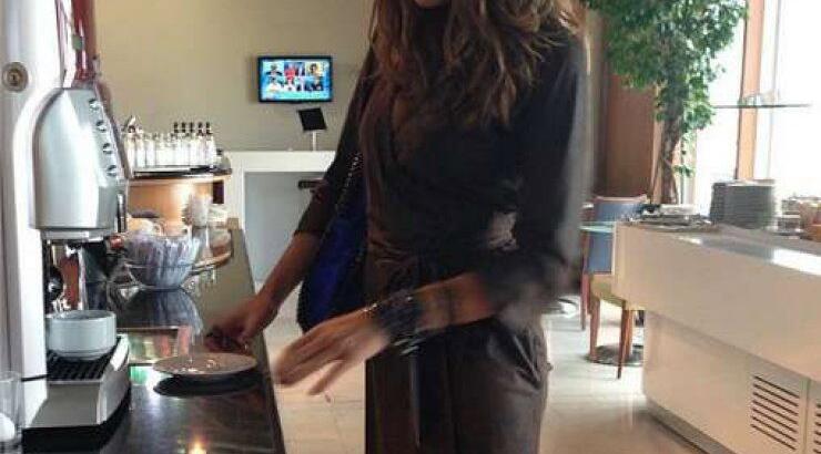 Δέσποινα Βανδή: Καφεδάκι πριν ταξιδέψει για Κύπρο