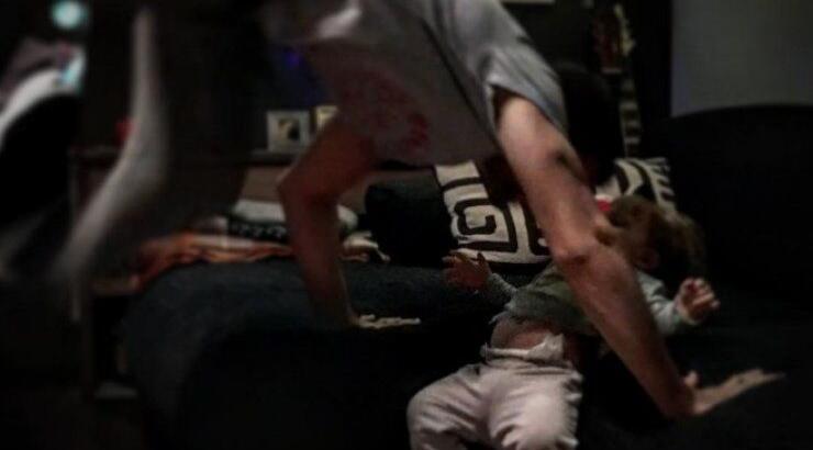 Για πρώτη φορά ηθοποιός κυπριακής σειράς μας δείχνει τα πρόσωπα των διδύμων του!