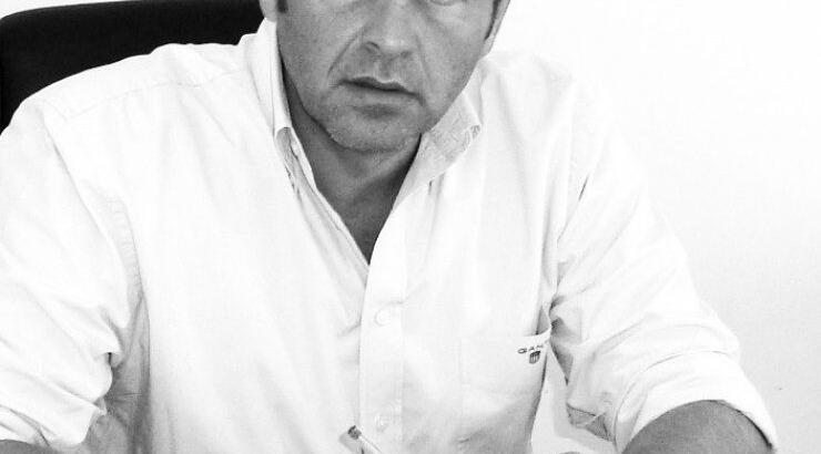 Απόστολος Γκλέτσος: Δείτε τον να βουτάει στα παγωμένα νερά με μποξεράκι