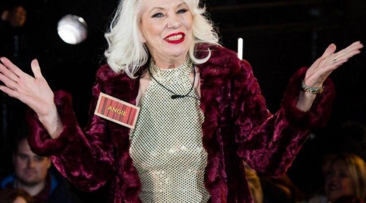 Δείτε στο βίντεο τη συγκλονιστική στιγμή που η Κύπρια Angela Bowie μαθαίνει για το θάνατο του David Bowie!