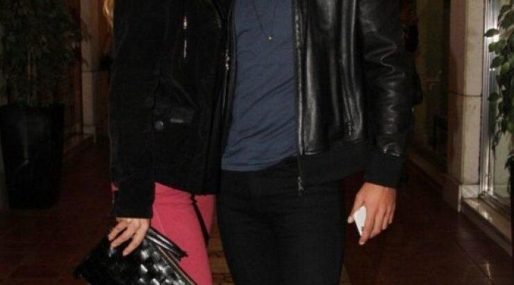 Στα πράσα Ντορέττα-Μαρτάκης φιλιούνται on air χωρίς να ξέρουν οτι τους δείχνει η κάμερα!