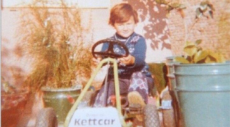 Ποιος τραγουδιστής είναι στη φωτογραφία;