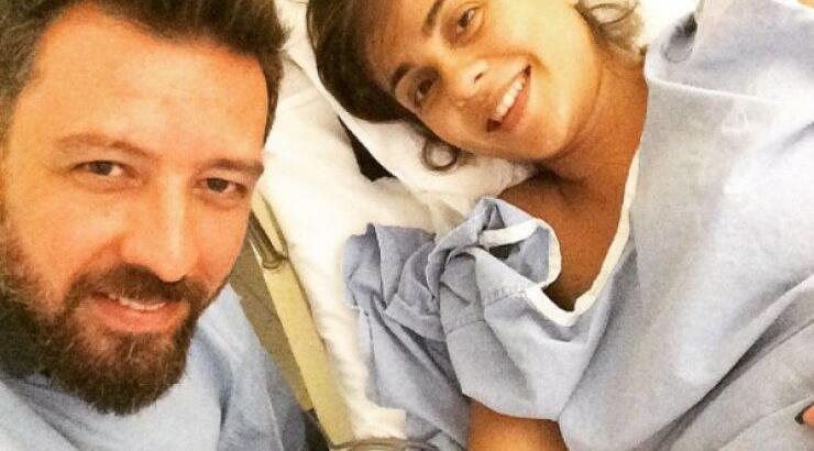 Αγγελική Δαλιάνη: Ακομπλεξάριστη θηλάζει τον γιο της και ο Μάνος Παπαγιάννης απαθανατίζει την στιγμή