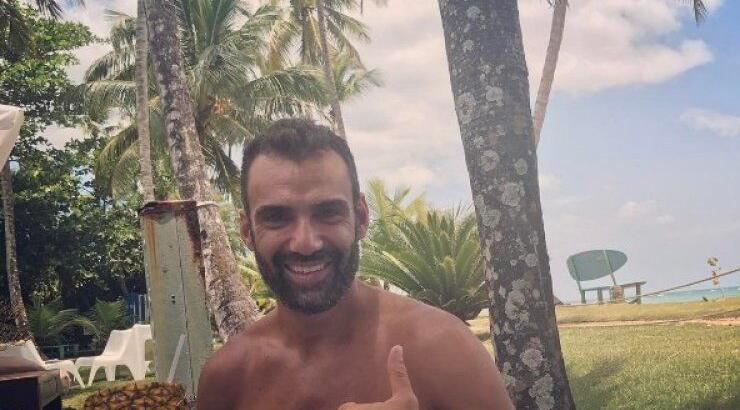 Λάμπρος Χούτος: Η ακύρωση της εμφάνισης του στη Μελέτη, η συνάντηση με τον Χανταμπάκη και ο εκνευρισμός της παρουσιάστριας