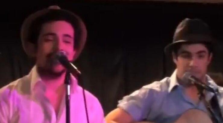 Δείτε τους Κύπριους του "The Voice" να τραγουδούν μαζί στη Βοστώνη [video]