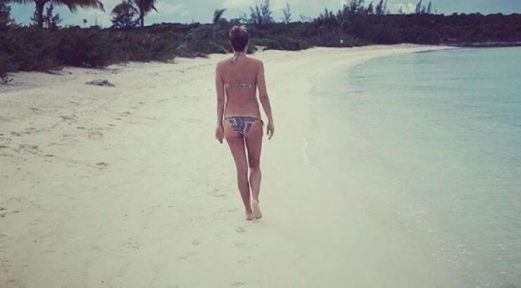 Δείτε το καλλίγραμμο κορμί γνωστής Ελληνίδας που περιμένει από μέρα σε μέρα να γεννήσει