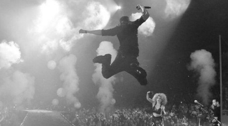 Πασίγνωστος τραγουδιστής έγινε πατέρας για πρώτη φορά!