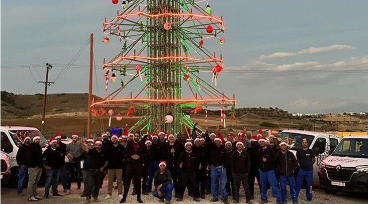 Αυτό είναι το πιο πρωτότυπο χριστουγεννιάτικο δέντρο της Λευκωσίας κατασκευασμένο από ικρίωματα