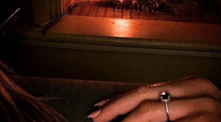 Ελληνίδα τραγουδίστρια διαψεύδει τις φήμες περί χωρισμού με ένα μονόπετρο