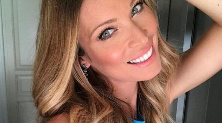 Μαριέττα Χρούσαλά: Θηλάζει το νεογέννητο αγοράκι της και μας δείχνει την υπέροχη θέα του δωματίου της