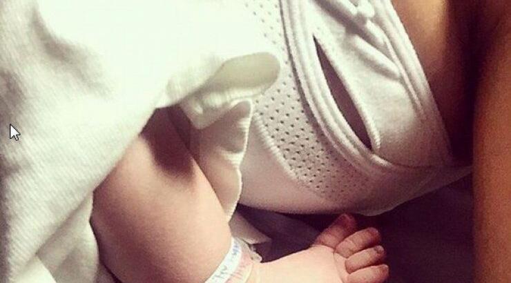 Η πρώτη φωτογραφία της νεογέννητης κορούλας επώνυμου ζευγαριού της ελληνικής showbiz