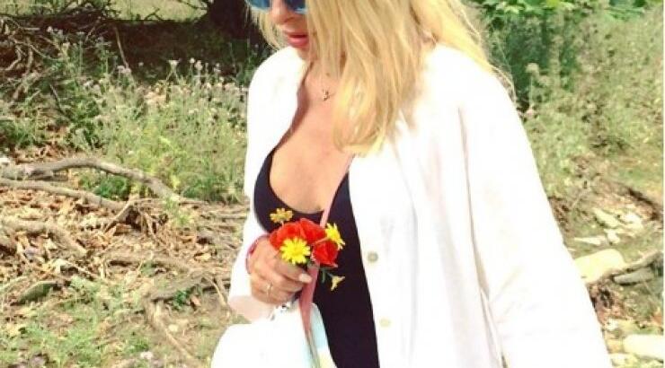 Η Ελένη Μενεγάκη στην Άνδρο: Δείτε φωτογραφίες με σέξι μαγιό από την απόδραση της!