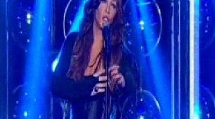 Τάκης Ζαχαράτος: Η εντυπωσιακή εμφάνιση στην σκηνή ως Άννα Βίσση στο YFSF