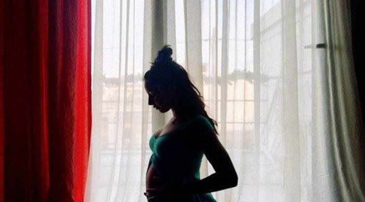 Συγκινεί με τον μήνυμα για την μητρότητα η σύντροφός Έλληνα ηθοποιού