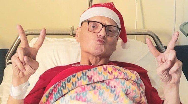 Γιώργος Δασκαλάκης: Η συγκλονιστική εικόνα του Έλληνα τραγουδιστή στο νοσοκομείο τη στιγμή της χημειοθεραπείας