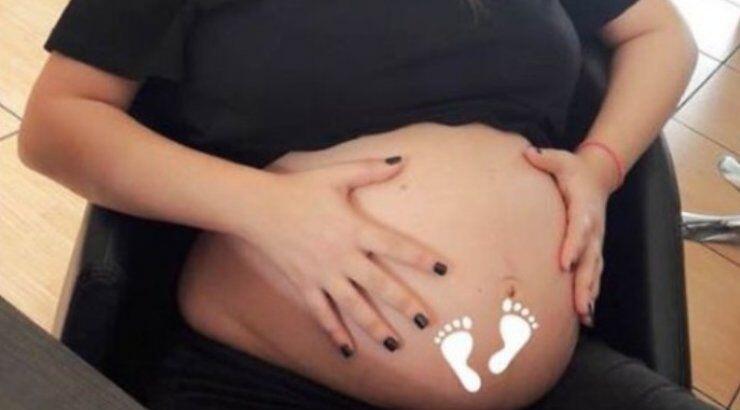 Επώνυμη Κύπρια μας δείχνει πρώτη φορά την φουσκωμένη της κοιλίτσα