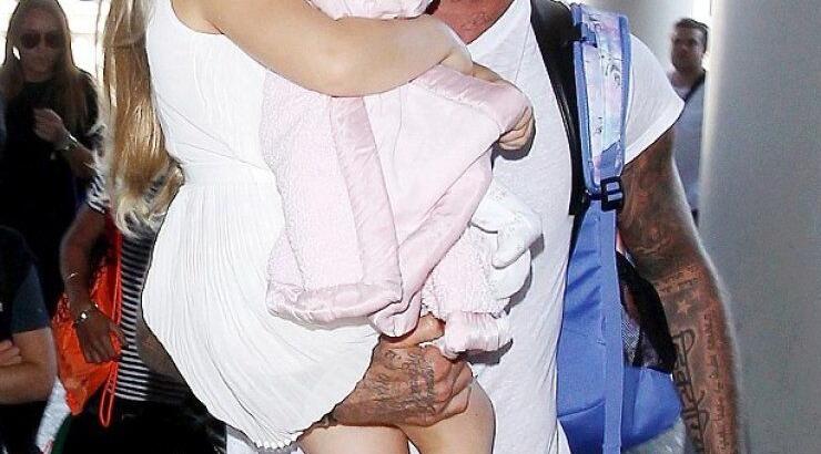 David Beckham: Μας δείχνει τη σκανταλιά της Harper με τα πανάκριβα παπούτσια της μαμάς της!