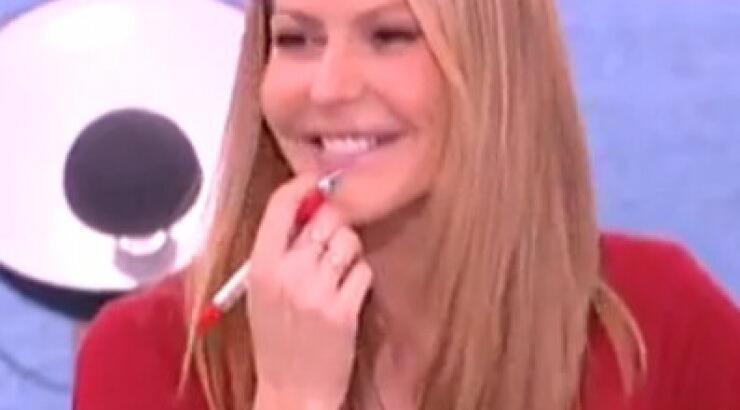  Με πατερίτσες η Τζένη Μπαλατσινού στο «Πρωινό Mou» [video]