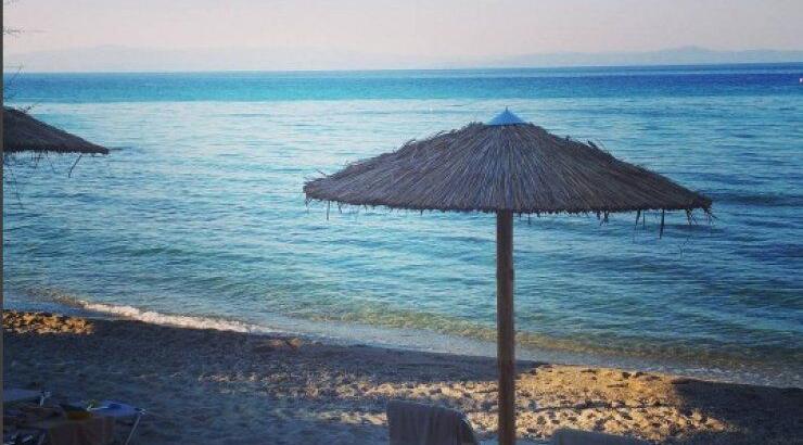 Ηθοποιός του ΣΙΓΜΑ κάνει διακοπές στη Χαλκιδική - Το ταξίδι - δώρο του συντρόφου της