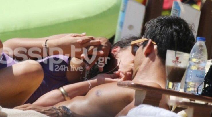 Full in love στην Μύκονο. "Καυτά" φιλιά, παιχνίδια στην θάλασσα για γνωστή Ελληνίδα τραγουδίστρια