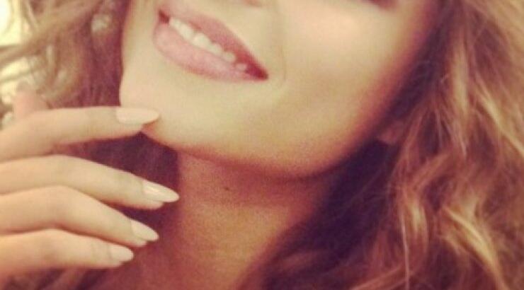 Δείτε την Ελευθερία Ελευθερίου μικρούλα να ποζάρει μαζί με τις αδερφές της