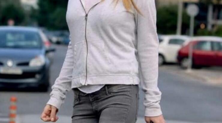 Yβόννη Μπόσνιακ: Κοροιδεύει τον εαυτό της για τα ελληνικά της στα κυπριακά καλλιστεία