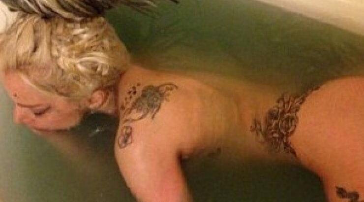 ΣΟΚ: Η Lady Gaga στην μπανιέρα σε ημιλιπόθυμη κατάσταση