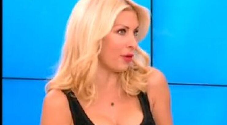  Ελένη Μενεγάκη: «Φοβάμαι μην με πιάσει κανένας πόνος στην κοιλιά και πέσω κάτω»