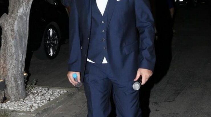 Αντώνης Ρέμος: Έπαιξε πόκερ, έχασε και έβγαλε το παντελόνι του on camera [βίντεο]