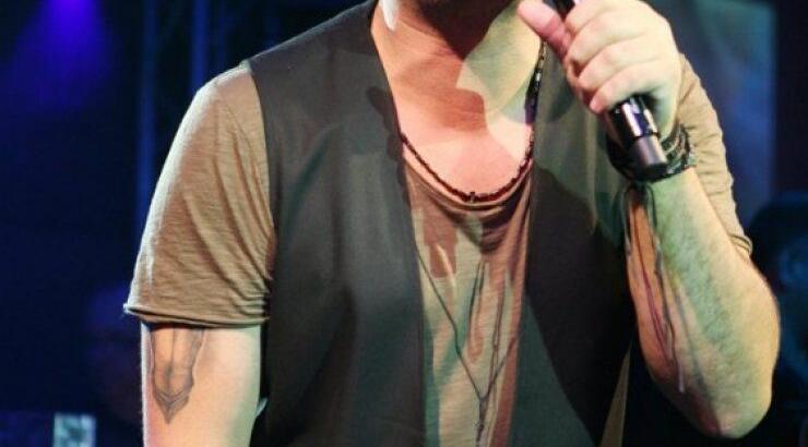 Απίστευτο: Δείτε ποιες Κύπριες socialite πήγαν με λεωφορείο στο gala dinner με τον Αντώνη Ρέμο στο Προεδρικό