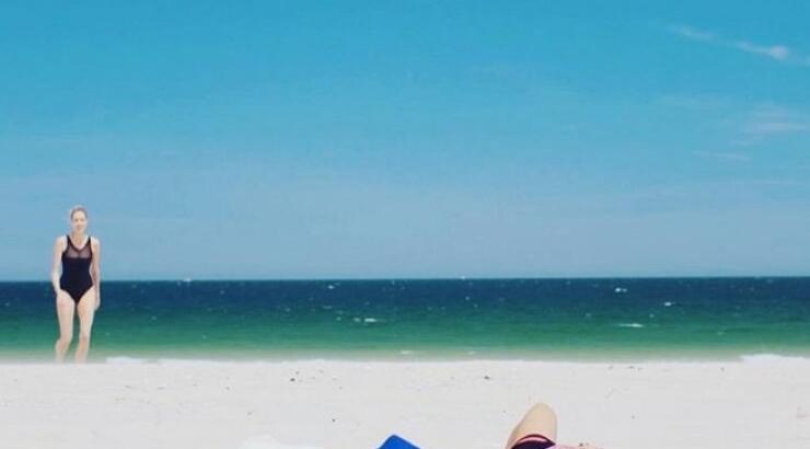 Επώνυμη Κύπρια κάνει ηλιοθεραπεία τον χειμώνα