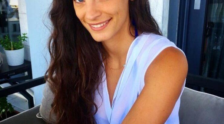 Αυτή είναι η κούκλα σύντροφος παρουσιαστή του ΣΙΓΜΑ