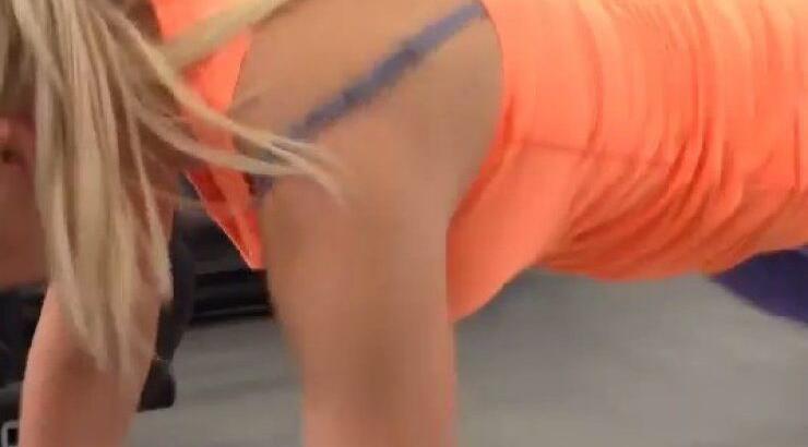 Δείτε Κύπρια socialite να γυμνάζεται σκληρά! [βίντεο]