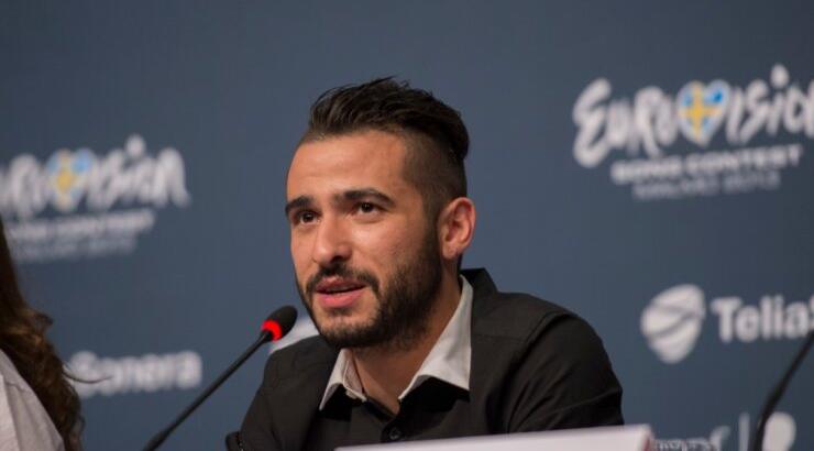 Ηλίας Κόζας: Ξεχάστε αυτό το look του τραγουδιστή του συγκροτήματος Koza Mostra