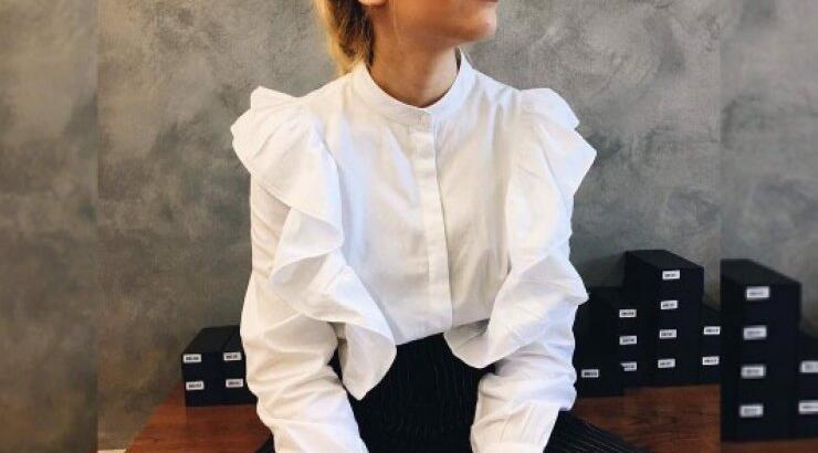 Δείτε την κορούλα της, Άντρης Καραντώνη, Αργυρώ να παίζει στο κρεβάτι της