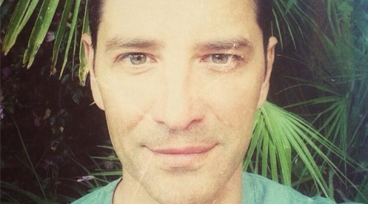 Δείτε τον Σάκη Ρουβά σε παραλία της Κύπρου! [βίντεο]